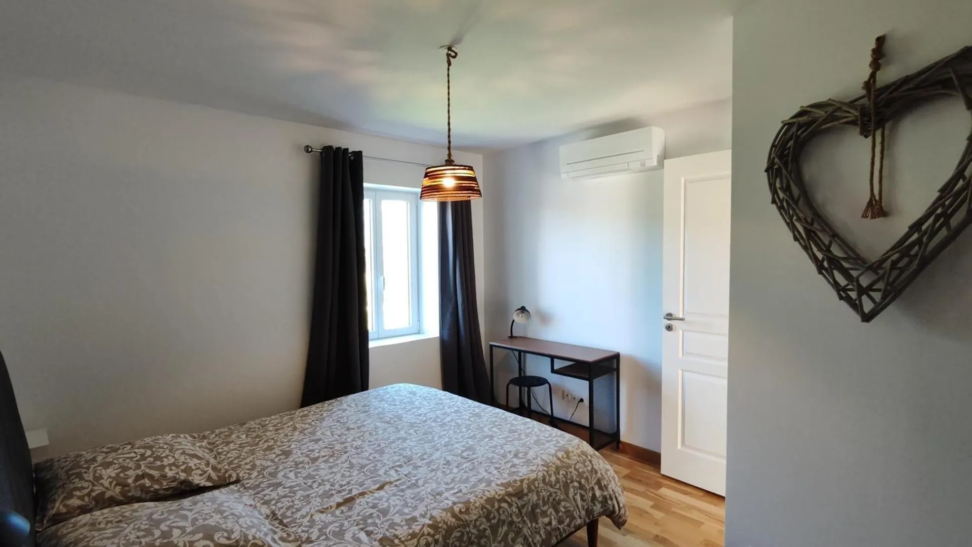 Apartment Maison Independante A Peyrieu France